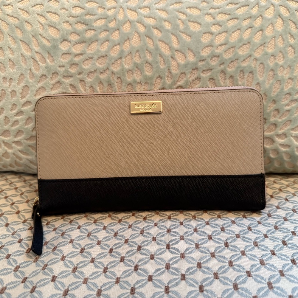 Kate Spade Cream and Black Wallet